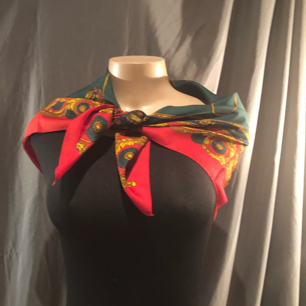 100% polyester scarf